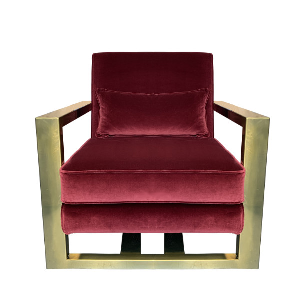 A classic Art Deco piece the Pullman plays to the strengths of the period with bold extra wide metal frame finished in either Steel or Brass tint. The luxurious seating is hand tailored to ensure a perfect impression.