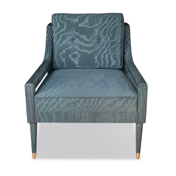 An eclectic and characterful piece the Raleigh chair brings an air of fun and levity to the room. Fully upholstered and with metal slipper cups the pieces looks best when upholstered in a bold fabric.