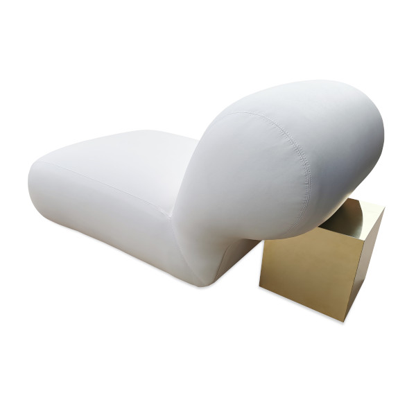 A quirky, unusual piece the Bilbao's balloonesque physique attributes to the intense comfort of this piece. The chaise rests upon a polished brass back box (available in other finishes).